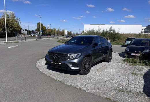 Mercedes-Benz Coupé d 4-Matic AMG LINE