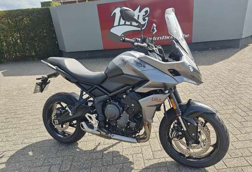 Triumph 660