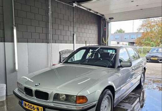 BMW 728i