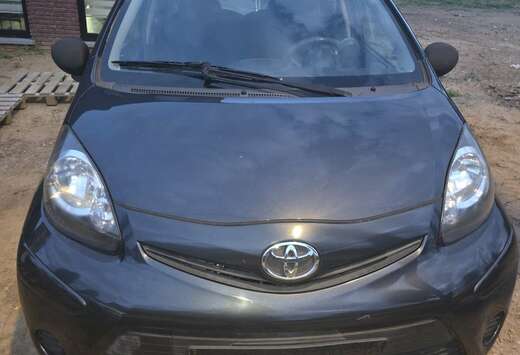 Toyota 1.0i / blanco gekeurd voor verkoop