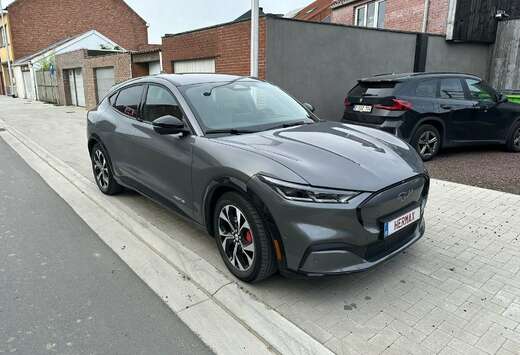 Ford Mustang Mach-E AWD PREMIUM