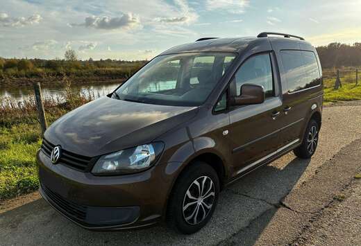 Volkswagen Caddy in goede en propere staat.  Weg o.w. ...