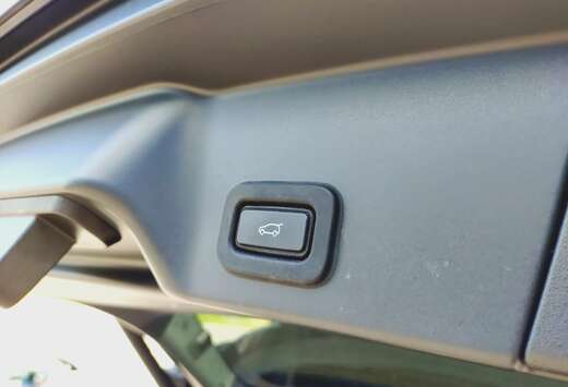 Land Rover R-Dynamic SE