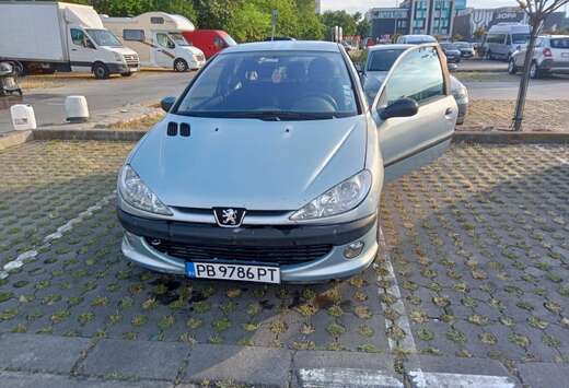 Peugeot peugeot 206 1.4 essense /LPG bulgare plaque