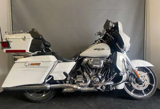 HARLEY DAVIDSON STREET GLIDE CVO***VERKOCHT***