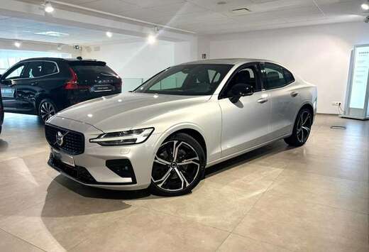 Volvo Ultimate, B3 mild hybrid, Essence, Dark
