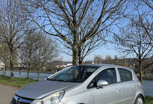 Opel 1.2i Cosmo Easytronic