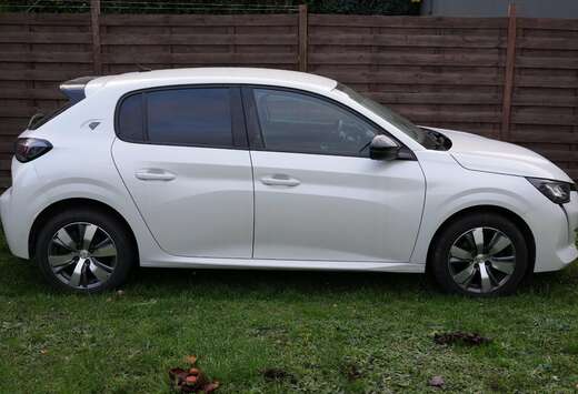 Peugeot 208 PureTech 100 EAT8 Allure Pack