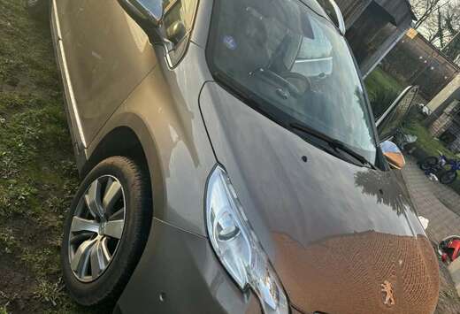 Peugeot 120 VTI Automatik Allure