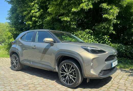Toyota 1.5i HEV E-CVT DYNAMIC 18\