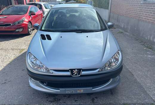 Peugeot 206 1.4i prête à imatriculer