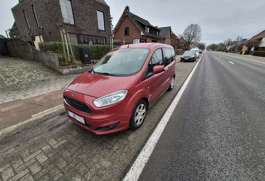 Ford Tourneo Courier 1.0 EcoBoost Titanium