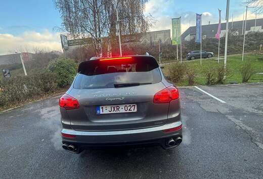 Porsche Cayenne 3.0i V6 Hybrid Tiptronic S