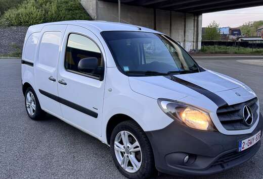 Mercedes-Benz 111 CDI BlueEFFICIENCY lang