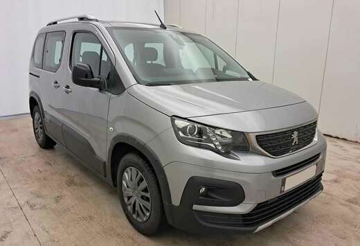 Peugeot 1.2i Allure /€10.735 netto / Navi / Camera  ...
