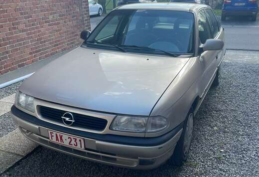 Opel 1.4i NZ GL. Pneus avant neufs