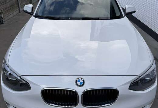 BMW 114d checkered flag