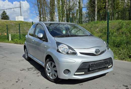 Toyota Euro 5 - benzine - gekeurd - 1 jaar garantie