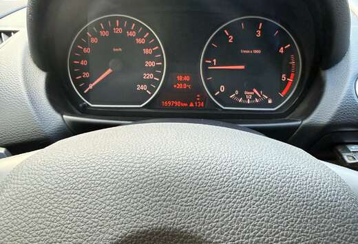 BMW 116 d Crossed Flag