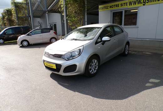 Kia 1.2i 85cv 5 portes gris 12/13 Radio CD USB