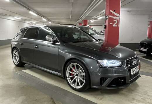 Audi 4.2 V8 FSI Quattro S tronic