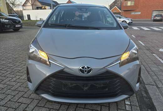 Toyota Yaris 1.0i VVT-i Comfort-1 YAER WARRANTY