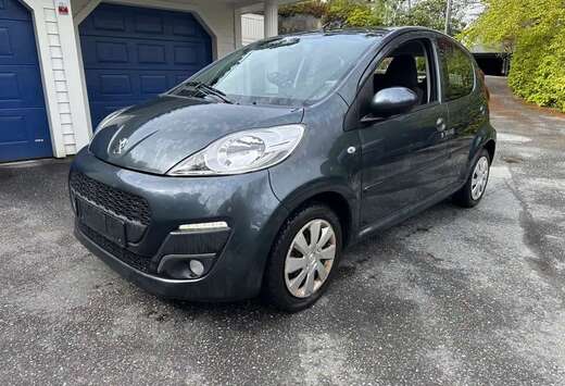 Peugeot Année 2013 Grise foncée 5portes