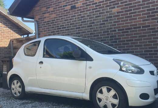 Toyota 1.0i VVT-i Sport
