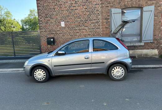 Opel Corsa 1.2i XE 16v Cosmo