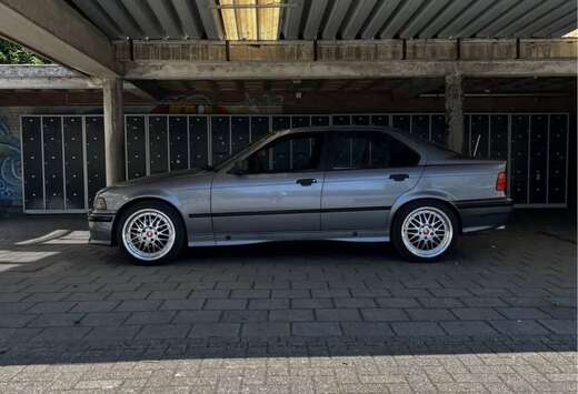 BMW 318i