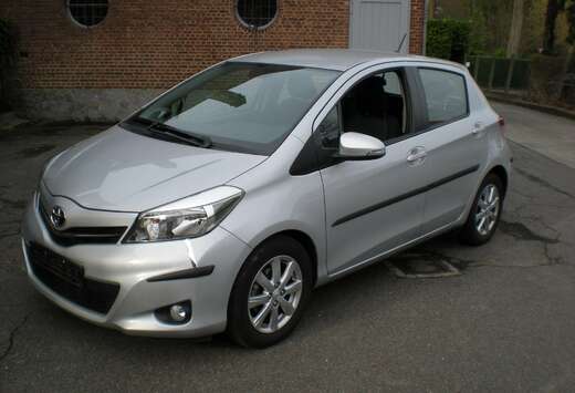 Toyota 1.3i VVT-i Dynamic  +NAVIGATION