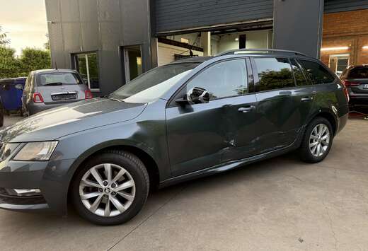 Skoda met blikschade zetelverwarming CarPlay Camera T ...
