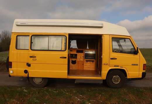 Mercedes-Benz Pittoreske gele oldtimer camper MB 100  ...