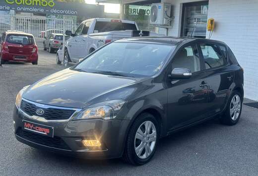 Kia 1600 ESSENCE AUTOMATIQUE 5 PORTES CLIM GPS