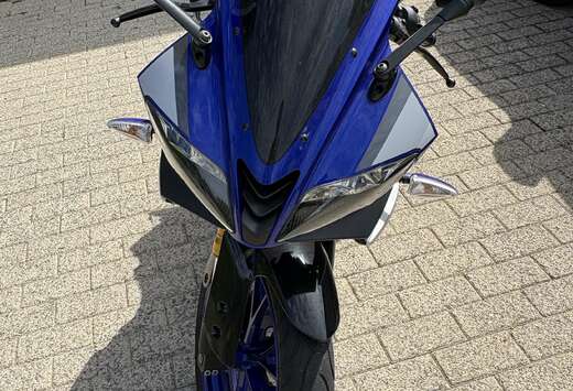 R 125