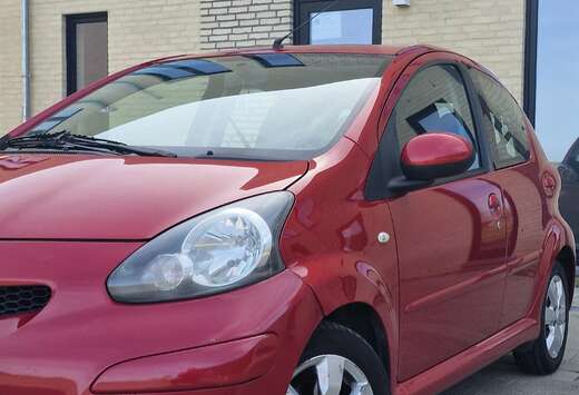 Toyota Aygo 1.0i VVT-i prêt à l’immatriculation