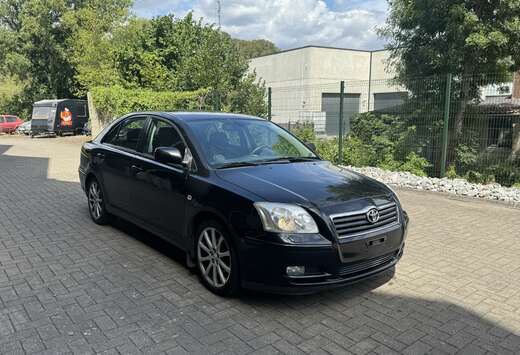 Toyota Avensis 1.8i VVT-i 16v Linea Luna