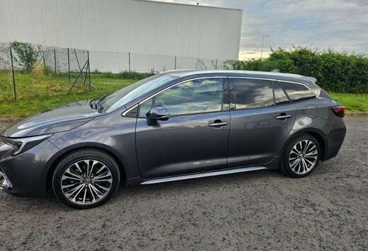 Toyota 1.8 Hybrid Touring Sports Lounge