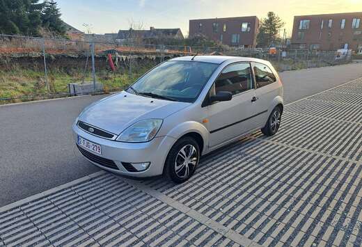 Ford 1.4i 16v Ghia PRT A IMMATRICULER.