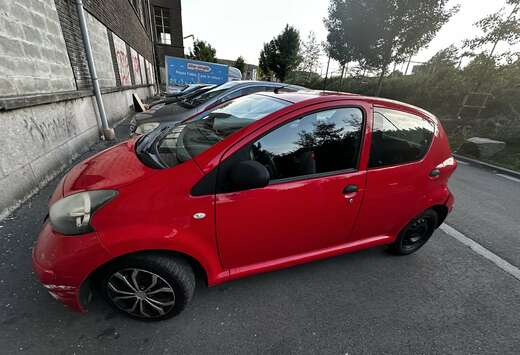 Toyota 1.0i VVT-i Sport MMT