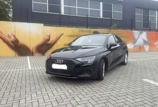 Audi 30 TFSI Limousine sedan