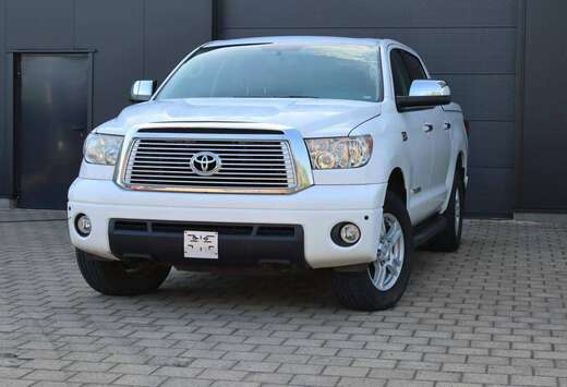 Toyota 5.7 V8 * Crew Max Limited *