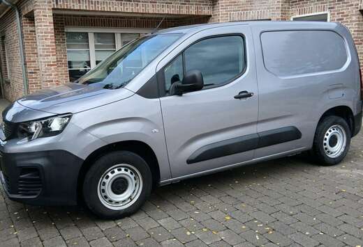 Peugeot 1.5 BlueHDi L1 STD Light Pro S/S (EU6.2)