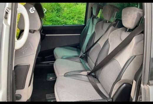 Peugeot 807 HDi 130 Family