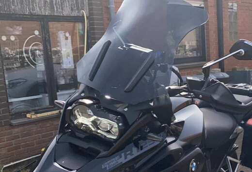 BMW Triple Black