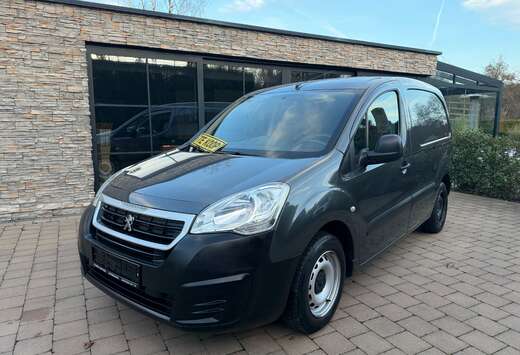 Peugeot * LICHTE VRACHT * Airco // Trekhaak //Schuifd ...