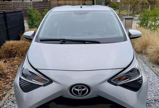 Toyota 1.0i VVT-i x-play