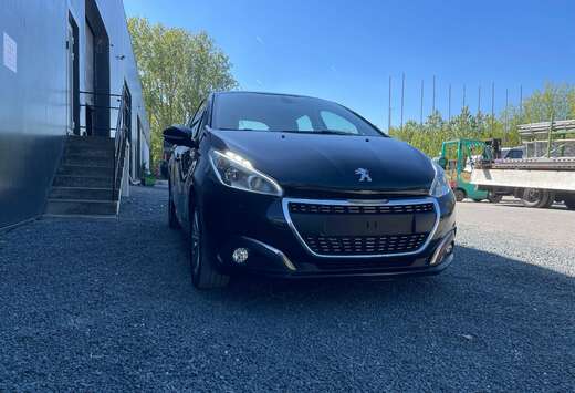 Peugeot 208 1.2 PureTech Signature S