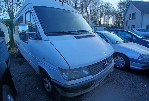 Mercedes-Benz Sprinter 312 cylindrée 2900 cc