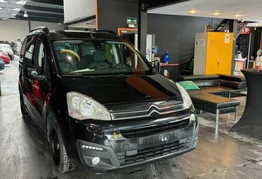 Citroen 1.2 - A/C - MEDIA/TEL - CAM - LIM/REG VITESSE